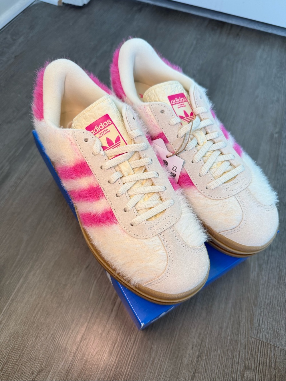 NWT Women’s Adidas Gazelle Bold Size 7 Shock Pink White Gold Brand New Sneakers! - Picture 6 of 14